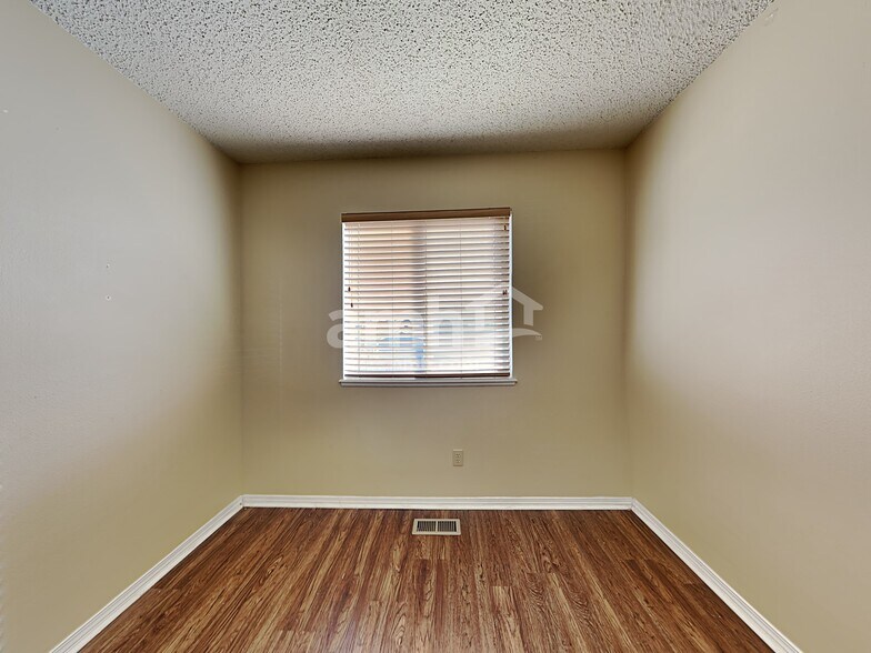 Building Photo - 2211 Pinyon Jay Dr