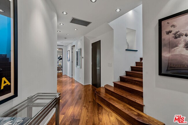 Building Photo - 1764 Viewmont Dr