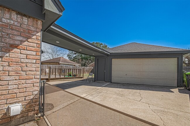 Building Photo - 15211 Camino Del Sol Dr