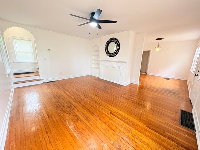 Building Photo - 212 Barbourville Dr