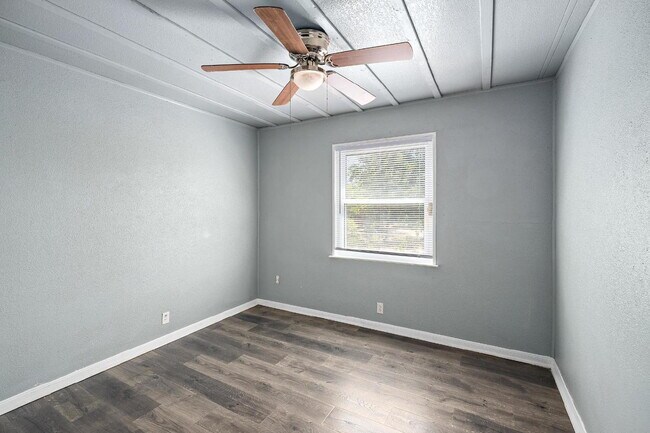 Building Photo - Welcome to your next home!