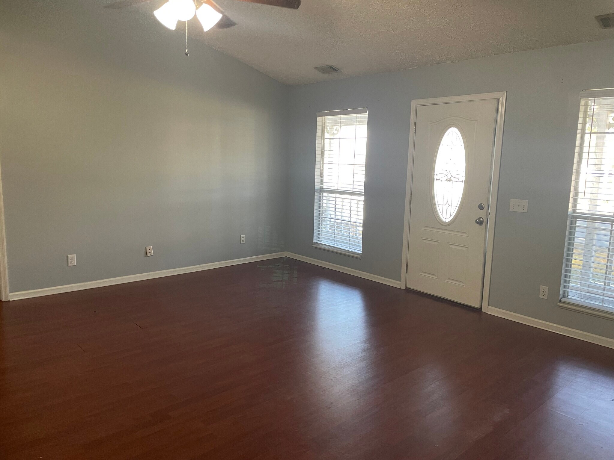 Building Photo - 301 E Cedar St