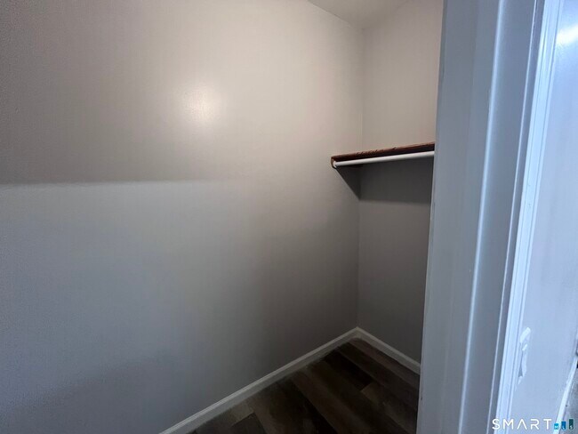 Building Photo - 409 Oak Ave
