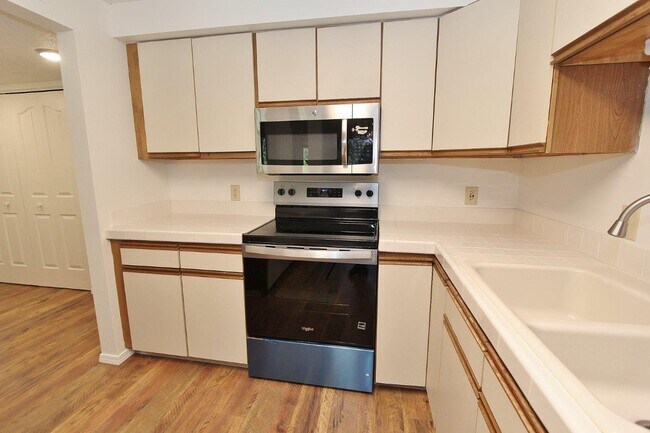 Building Photo - 3695 S Gekeler Ln