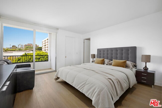 Building Photo - 1100 Alta Loma Rd