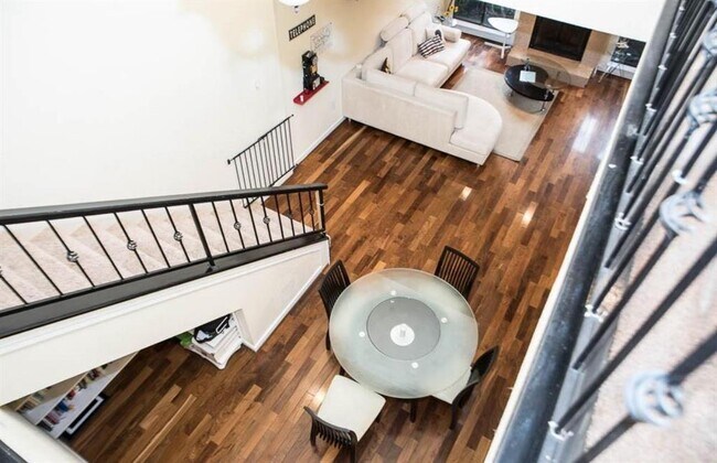 Building Photo - 1112 Bering Dr