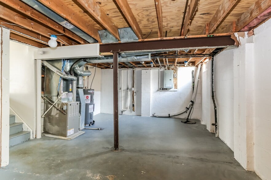 Building Photo - 6831 Maybrook St