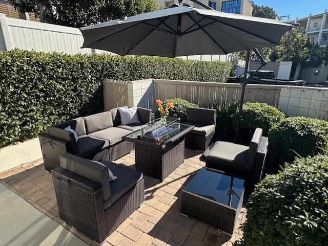 Patio photo #2 - 1327 La Palma St