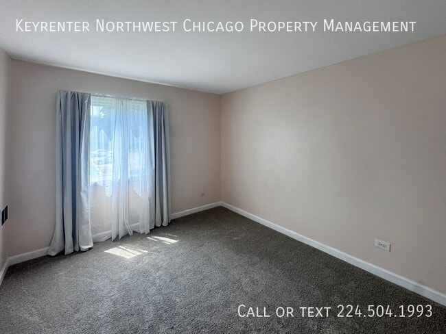 Building Photo - 33561 N Royal Oak Ln