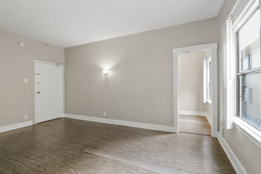 Building Photo - 3621 S Pacific Ave