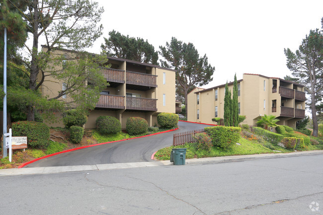 Primary Photo - Villa Del Sol