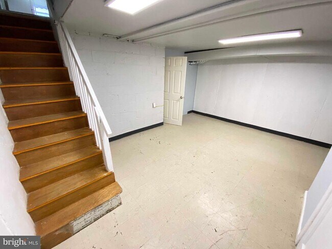 Building Photo - 6330 Leonard St