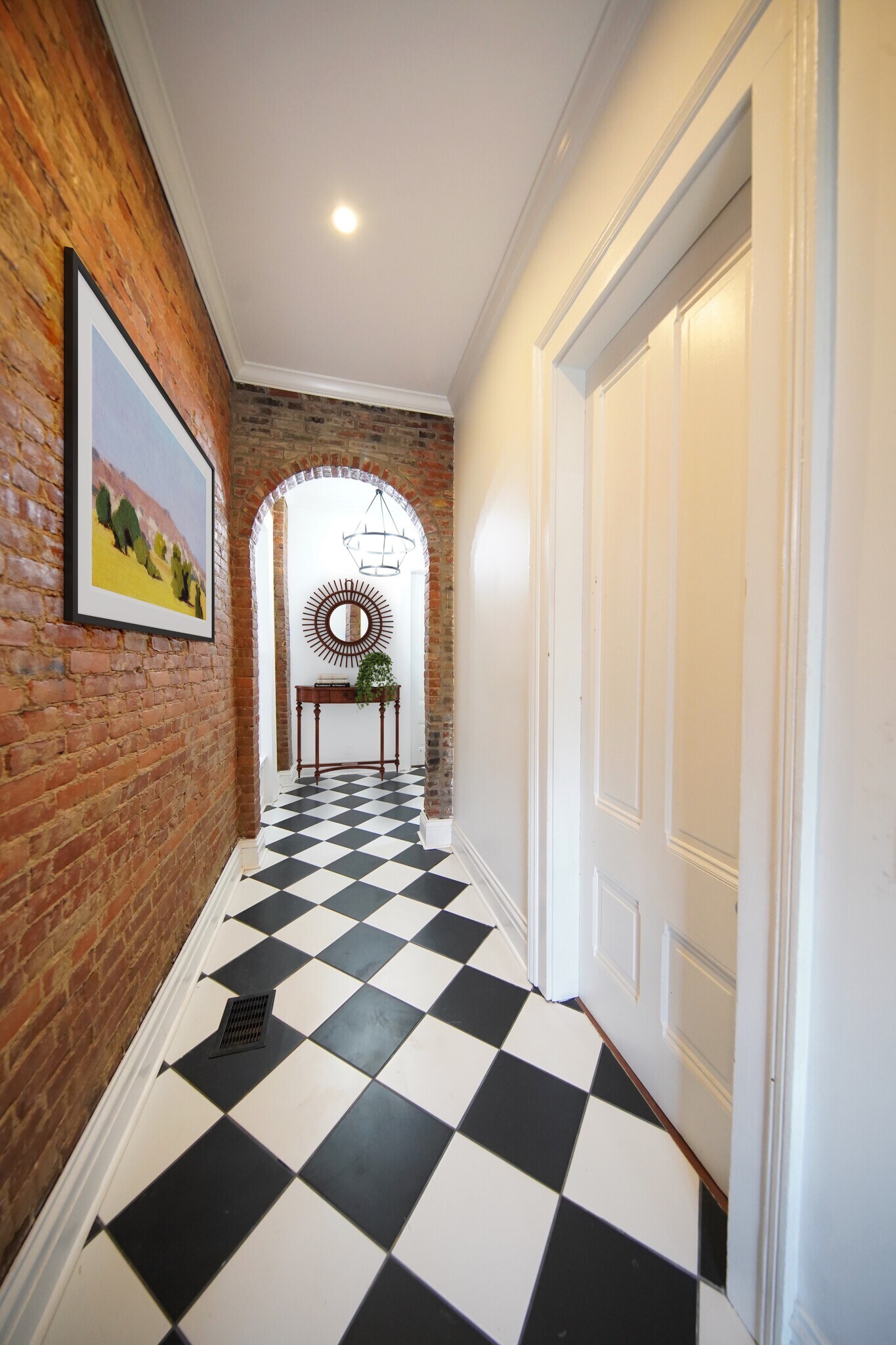 Building Photo - 112 W Ormsby Ave