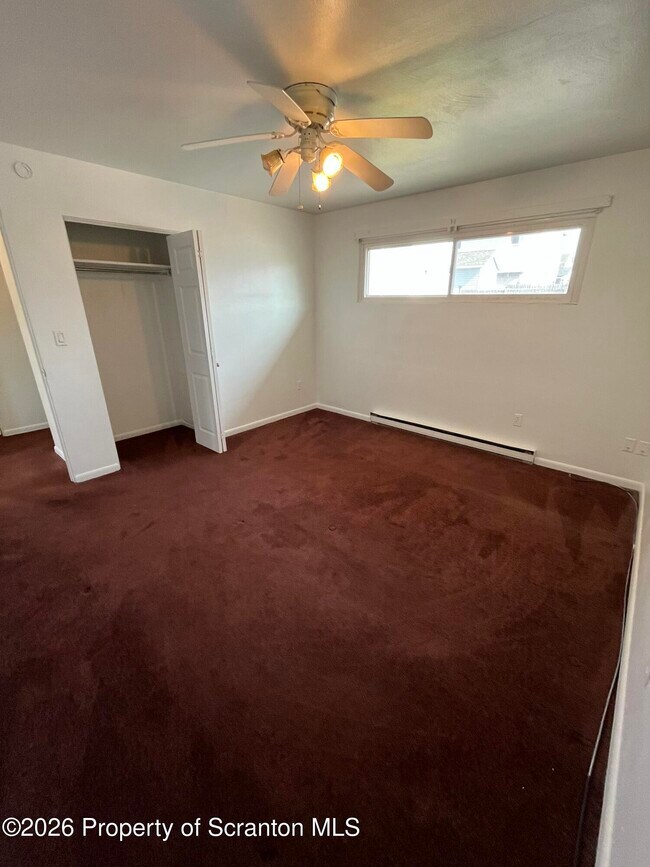 Building Photo - 612 Oak St