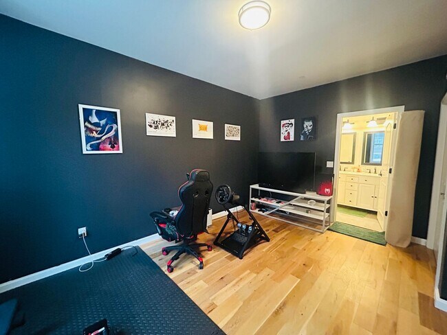 Building Photo - Available Now! 4 Bedroom 3.5 Bath Townhome...
