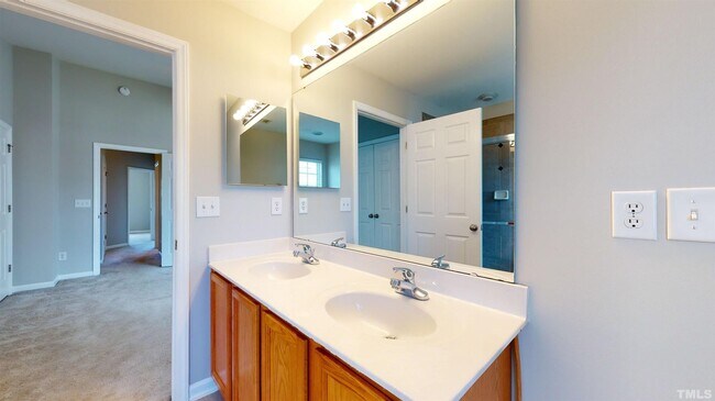 Building Photo - 113 Darley Dale Loop - Bev Roberts Rentals...