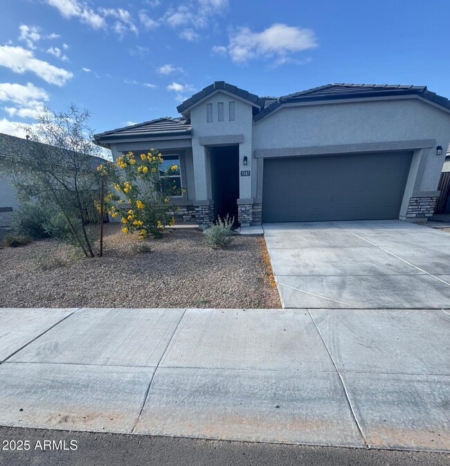 Building Photo - 1587 E Fletcher Dr
