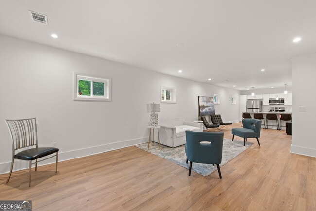 Building Photo - 636 Francis Pl NW