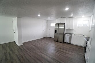 Building Photo - 4658 Thayn Dr