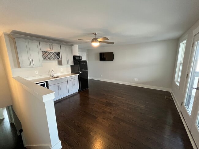 Building Photo - 413 35th Ave N