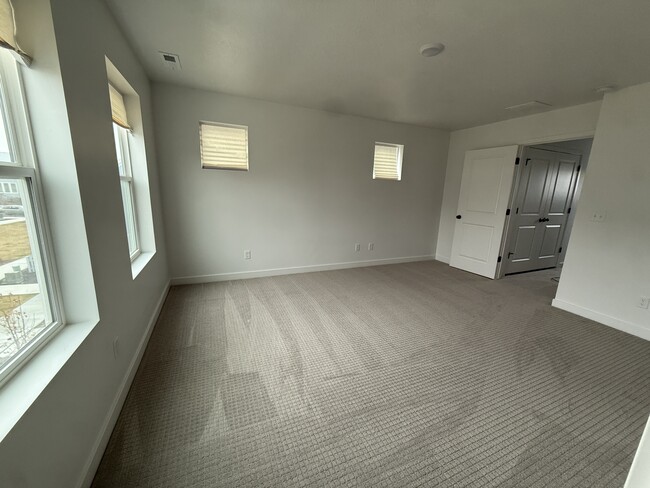 Building Photo - 6863 W Meadow Grass Dr