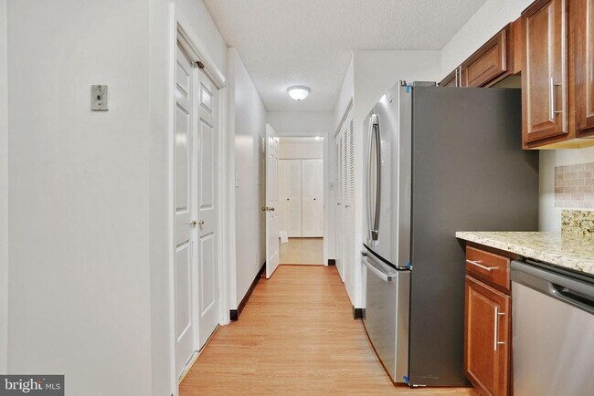 Building Photo - 3800 Powell Ln