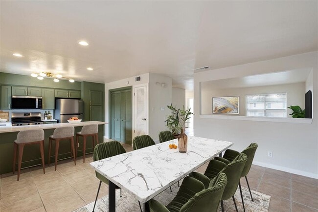 Building Photo - 5802 Belmoor Dr