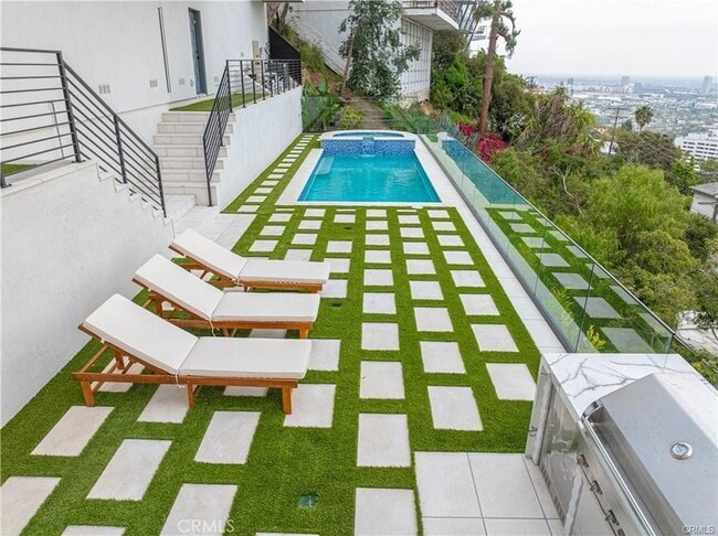 Building Photo - 8566 Hollywood Blvd