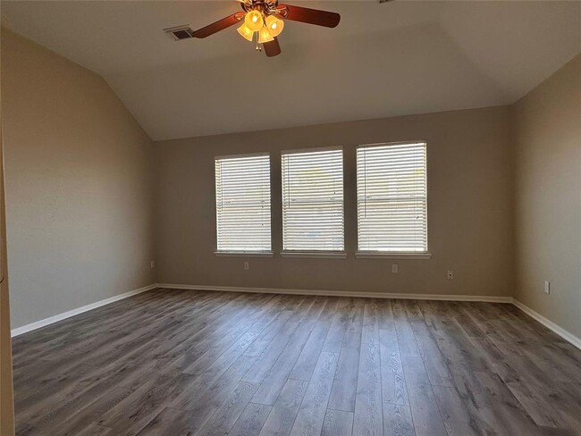 Building Photo - 1281 El Camino Village Dr