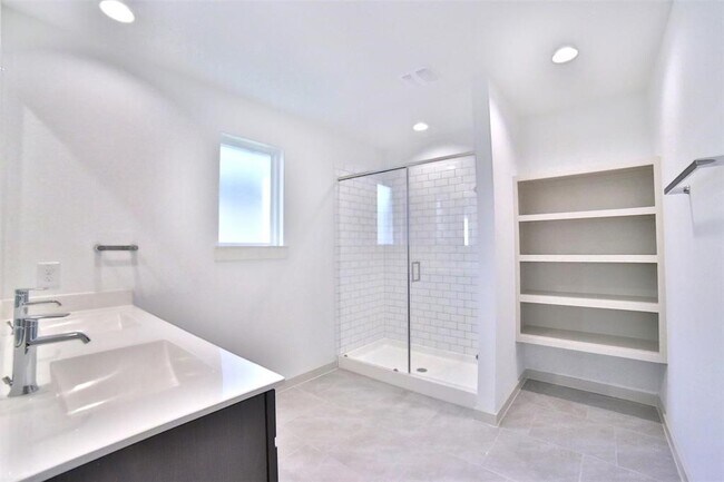 Building Photo - 3810 Lila Lake Ln