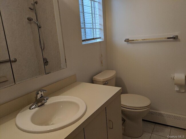 Building Photo - 649 E Beech St