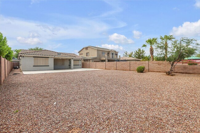 Building Photo - Queen Creek beauty!