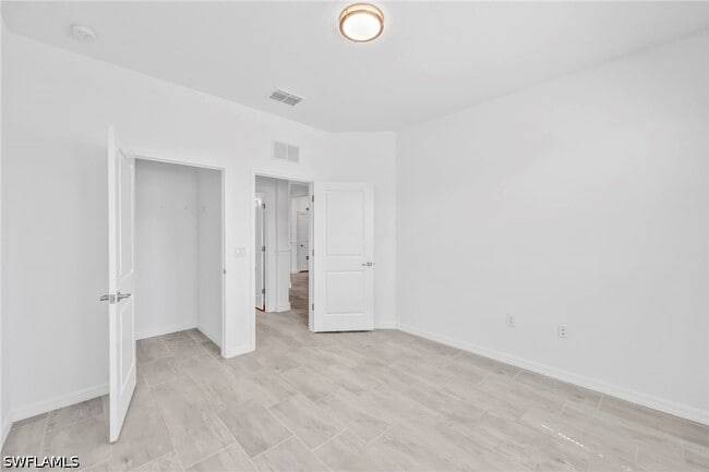 Building Photo - 2127 Hamlin St