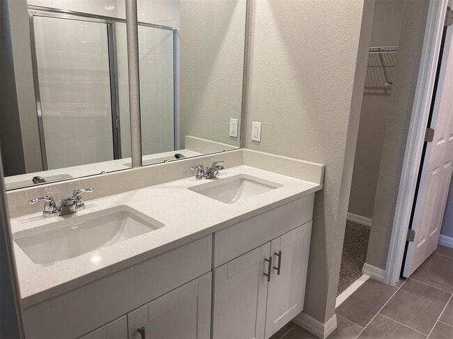 Building Photo - 5295 Meredrew Ln