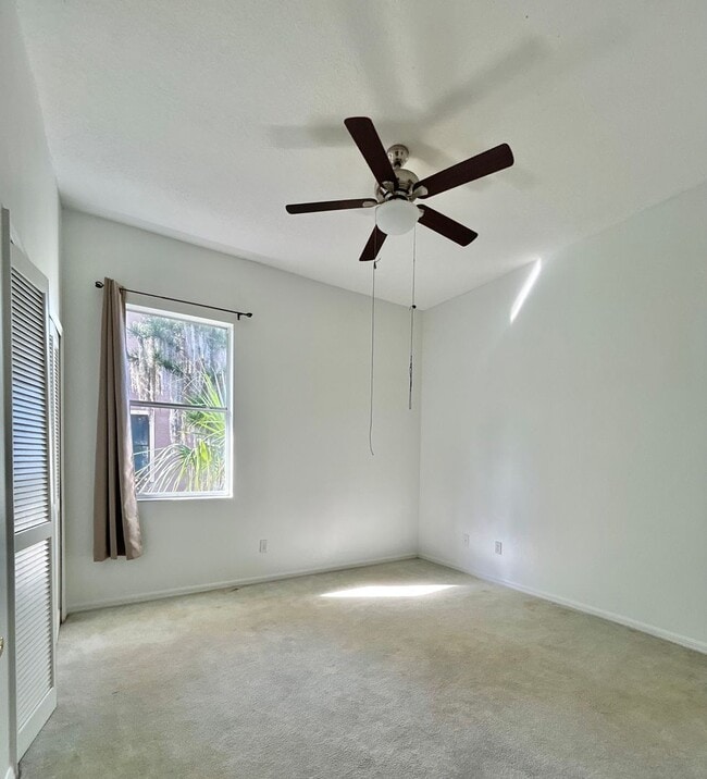 Building Photo - Beautiful Home with Water View in Eastwood!