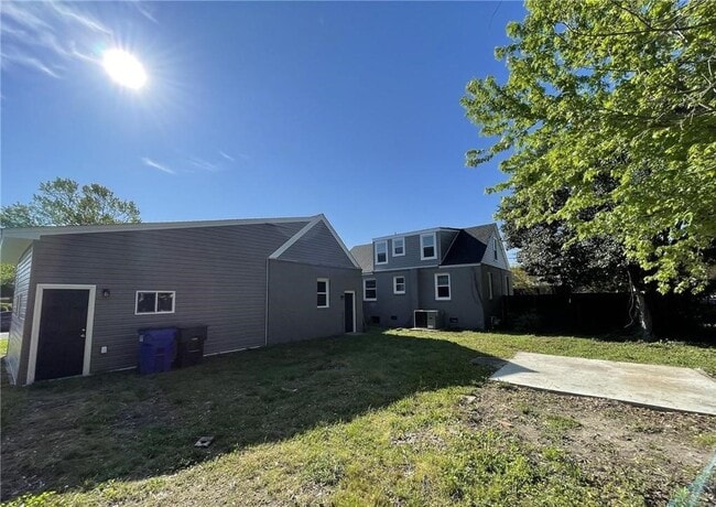 Building Photo - 984 Wolcott Ave