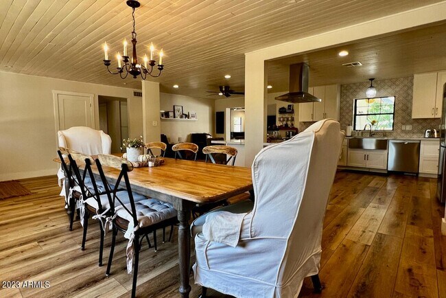 Building Photo - 4327 E Rancho Dr