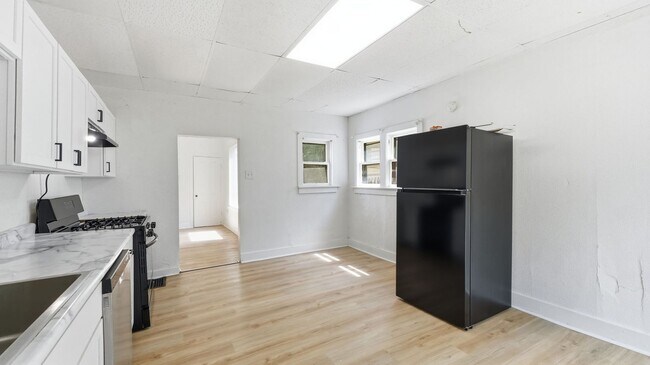 Building Photo - 1221 Wefel St