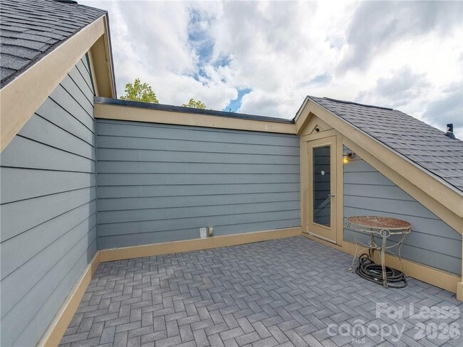 Building Photo - 927 Garden District Dr