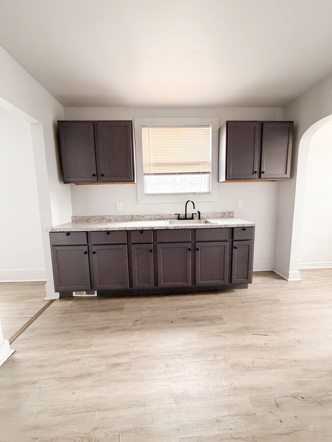 Building Photo - 15327 Cheyenne St