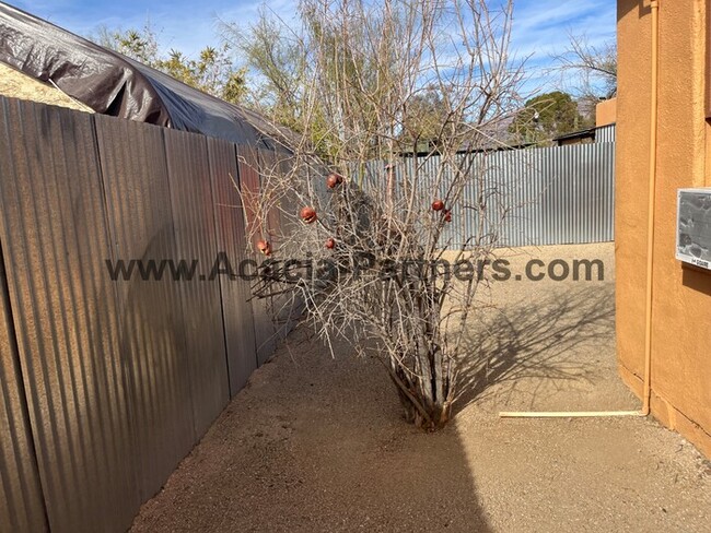 Building Photo - Three Bedroom Home