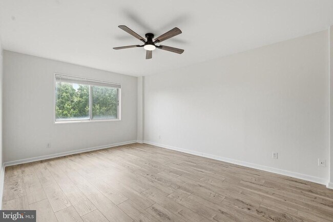 Building Photo - 5340 Holmes Run Pkwy
