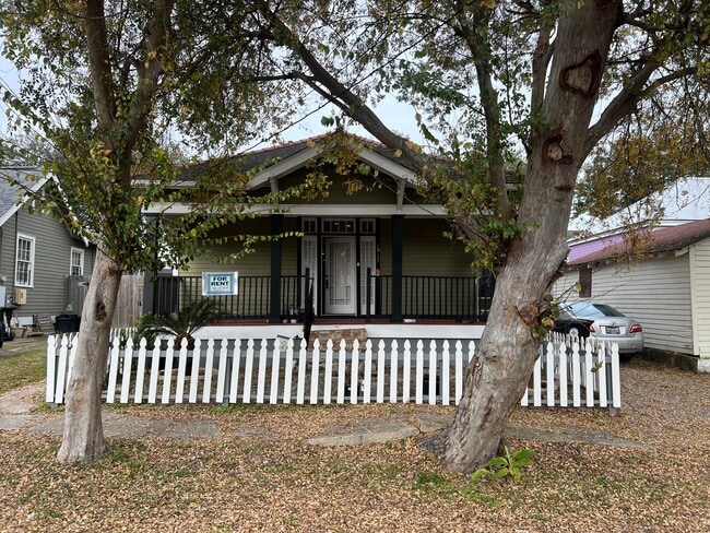 Building Photo - 1817 S Rendon St