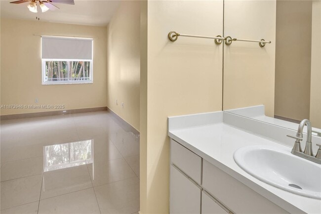 Building Photo - 6427 SW 132nd Ct Cir