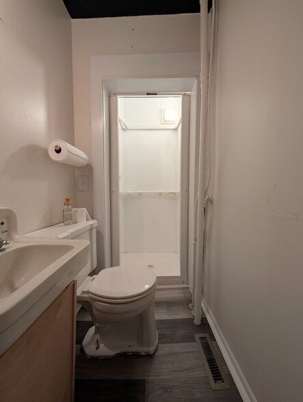 Building Photo - 316 Chicago Rd