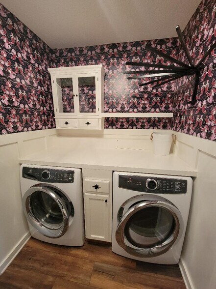 Laundry - 13216 Companion Ct