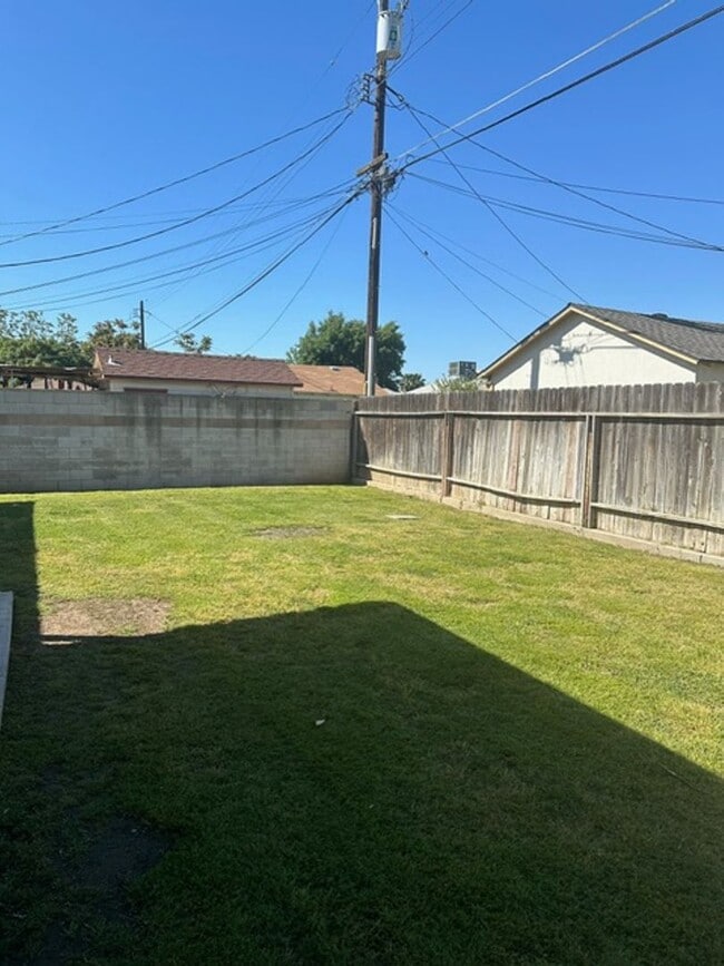 Building Photo - 708 Arvin St