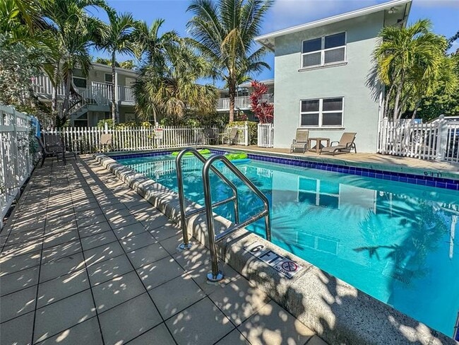 Primary Photo - 417 NE 17th Ave