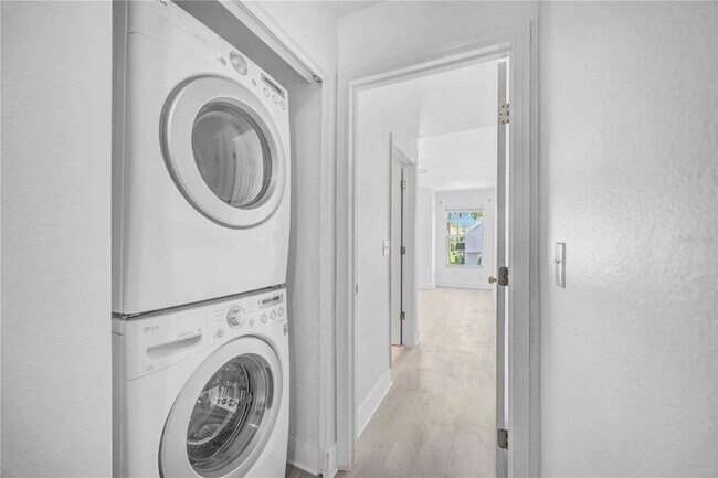 Building Photo - 727 Kensington Lake Cir