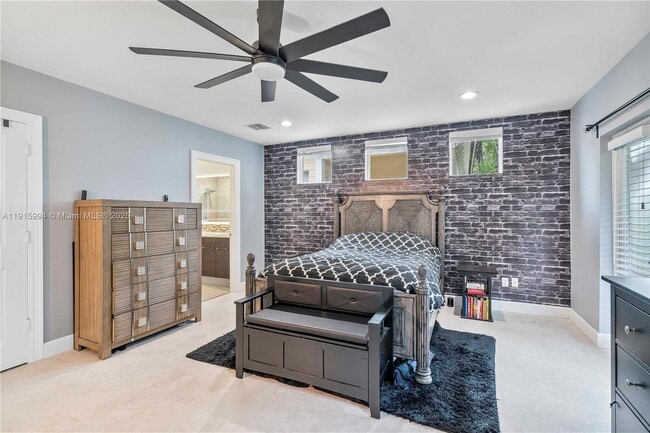 Building Photo - 217 SW 11th St